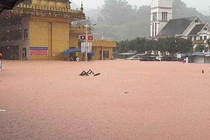 Chính quyền tỉnh Luang Namtha yêu cầu chính quyền 5 huyện thông báo cho người dân sống ven sông, vùng trũng thấp và khu vực có nguy cơ sạt lở chủ động chuẩn bị phương án sơ tán nếu mực nước tiếp tục dâng. Lực lượng ứng phó được bố trí trực cùng phương tiện, thiết bị và thuyền, sẵn sàng hỗ trợ người dân khi cần thiết.
