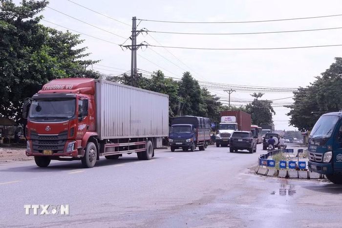 Dự án cải tạo, mở rộng Quốc lộ 2 đoạn Vĩnh Yên-Việt Trì, tỉnh Phú Thọ bước vào giai đoạn nước rút, để đẩy nhanh tiến độ. (Ảnh: Nguyễn Thảo/TTXVN)