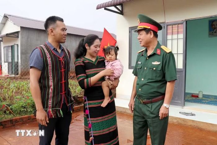 Một hộ dân người M’Nông được an cư, lạc nghiệp tại điểm dân cư liền kề chốt dân quân biên giới xã Quảng Trực. (Ảnh: Hưng Thịnh/TTXVN)
