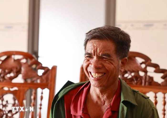 Năm nay đã hơn 70 tuổi, ông Điểu Sranh, người có uy tín ở vùng đồng bào dân tộc thiểu số vẫn khỏe mạnh, rắn rỏi và là điểm tựa của bà con bon Bu Nung, xã Quảng Trực. (Ảnh: Hưng Thịnh/TTXVN)