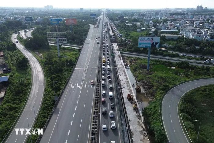 Cao tốc Thành phố Hồ Chí Minh-Long Thành ùn ứ kéo dài 10km sáng 30/8 - ngày nghỉ lễ thứ hai kỳ nghỉ Quốc khánh 2/9. (Ảnh: Hồng Đạt/TTXVN)
