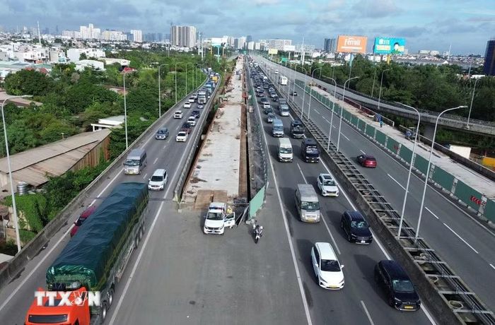 Cao tốc Thành phố Hồ Chí Minh-Long Thành đang được thi công mở rộng từ 4 lên 8-10 làn xe. (Ảnh: Hồng Đạt/TTXVN)