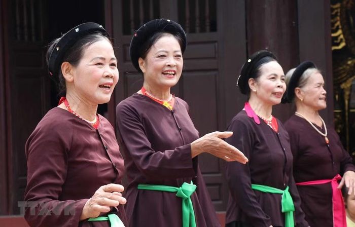 Cộng đồng bản địa – những người trực tiếp giữ rừng, giữ gìn phong tục tập quán và di sản văn hóa. (Ảnh: TTXVN)