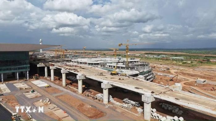 Cầu cạn dẫn vào nhà ga, hệ thống giao thông nội cảng và hạ tầng kỹ thuật sân bay Long Thành đang gấp rút xây dựng. (Ảnh: Công Phong/TTXVN)