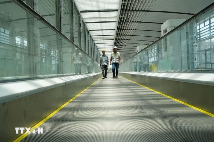 Cầu thang cuốn phẳng tại nhà ga sân bay Long Thành đã hoàn thiện. (Ảnh: Công Phong/TTXVN)