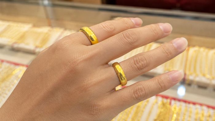 Vàng nhẫn SJC 99,99% loại 1 chỉ được giao dịch ở mức 145,2 - 148,2 triệu đồng/lượng.
