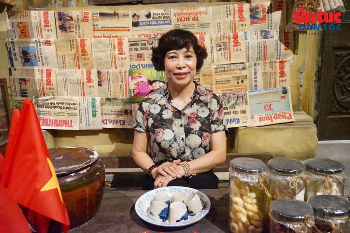Cô Anh Thư, phường Giảng Võ, TP Hà Nội vui mừng hồi tưởng về những ký ức đã qua.
