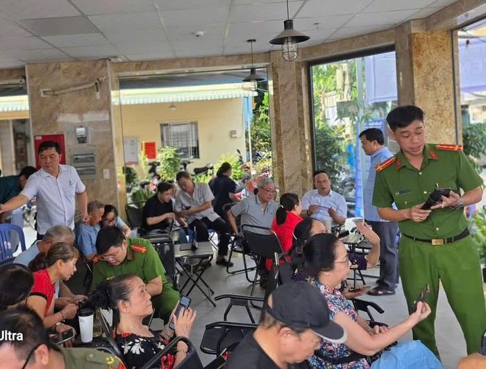 Các lớp “Cà phê số” đưa phong trào “Bình dân học vụ số” đến gần người dân tại khu phố.