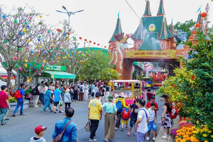 Khu du lịch văn hóa Suối Tiên được khá đông người dân lựa chọn để vui chơi trong kỳ nghỉ lễ 2/9.