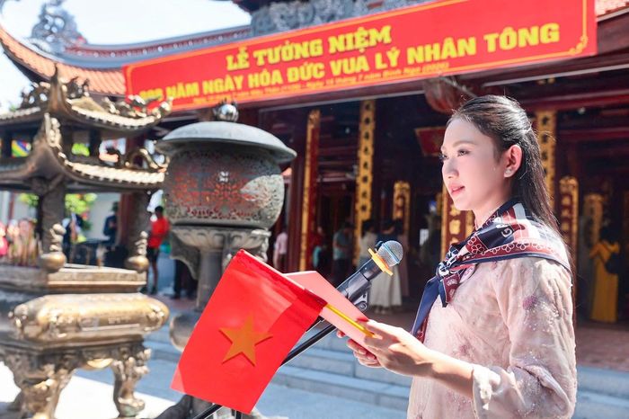 Đại diện thí sinh phát biểu.