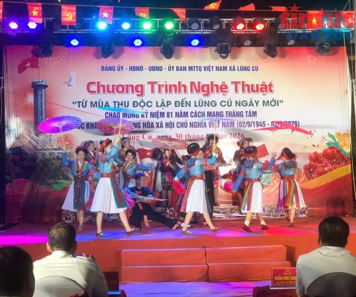 Sắc màu vùng cao trong Chương trình nghệ thuật “Từ mùa Thu độc lập đến Lũng Cú ngày mới”.