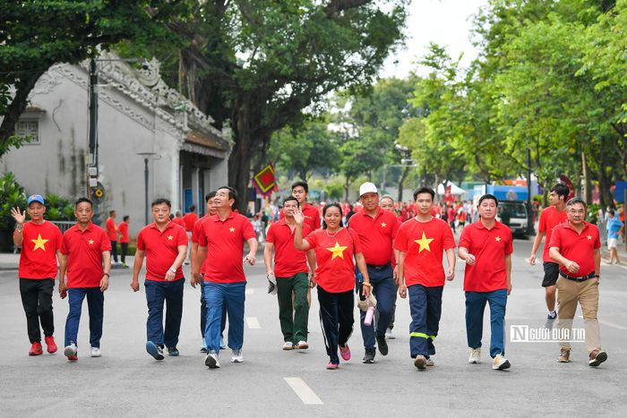 Người dân cả nước đi bộ “Cùng Việt Nam tiến bước”