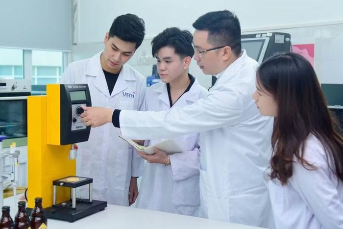 Doanh nghiệp có thể đóng góp nguồn lực đối ứng bằng máy móc, thiết bị, phòng thí nghiệm, nhân lực và quyền sở hữu trí tuệ. Ảnh: USTH.