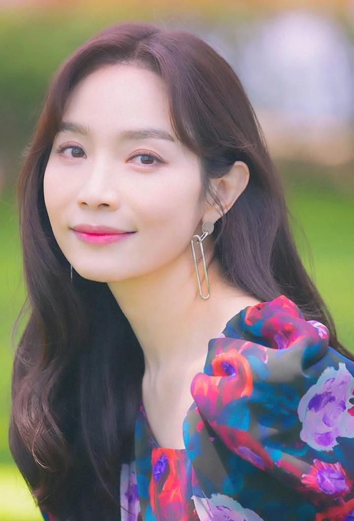 Bạn trai đồng thời là người đại diện công ty quản lý của Lee Min Young cũng có mặt tại tang lễ và được ghi tên với tư cách con rể của người đã khuất.