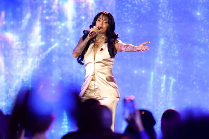 Kehlani nói cô vẫn hoàn toàn khỏe mạnh vào đầu tuần nhưng tình trạng bất ngờ chuyển biến xấu, thậm chí khiến cô mất ngủ vì đau đớn. 