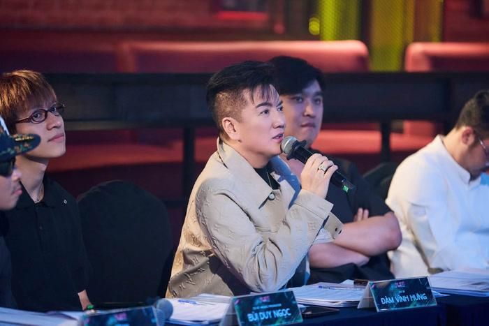 Đàm Vĩnh Hưng cho rằng người trẻ vì thế cần có nhiều cơ hội hát live và rèn luyện thường xuyên.