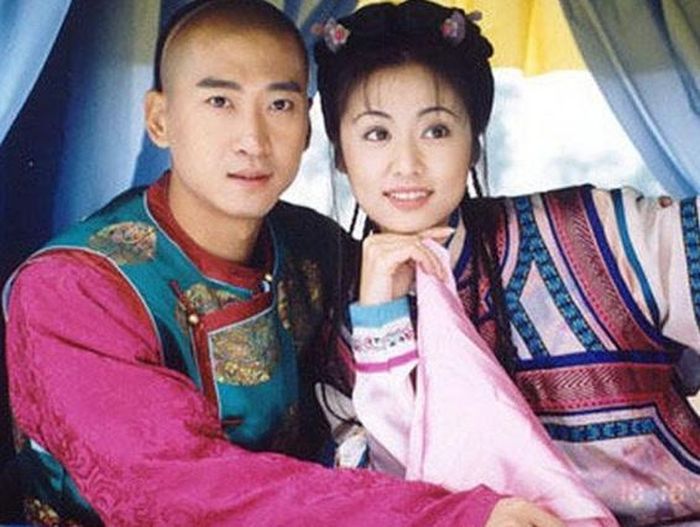 Tử Vy  Nhĩ Khang: cặp đôi đại diện cho tuyến tình yêu dịu dàng, lãng mạn của bộ phim.