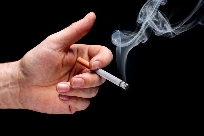 Hút thuốc có liên quan đến nguy cơ mắc thoái hóa điểm vàng tuổi già, đục thủy tinh thể và tổn thương thần kinh thị giác