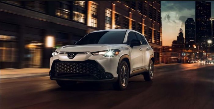 Phiên bản Hybrid S, màu Wind Chill Pearl, một trong những sản phẩm chủ lực của Toyota. Ảnh: Toyota