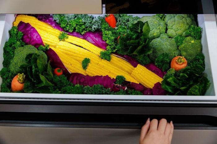 Ngăn kéo chuyển đổi đa năng với khả năng tuỳ biến thành ngăn mát hoặc ngăn đông dựa trên nhu cầu lưu trữ thực phẩm của người dùng.