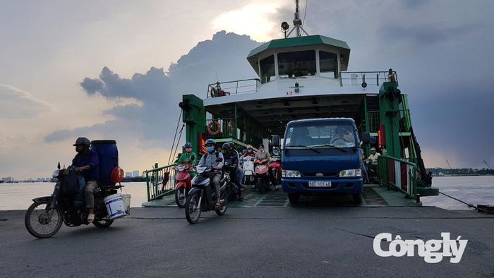 Bến phà tăng cường phục vụ người dân dịp lễ.