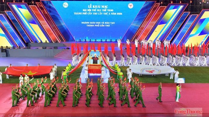 Các đoàn vận động viên diễu hành tại Lễ khai mạc Đại hội Thể dục thể thao TP. Cần Thơ lần thứ X năm 2026.