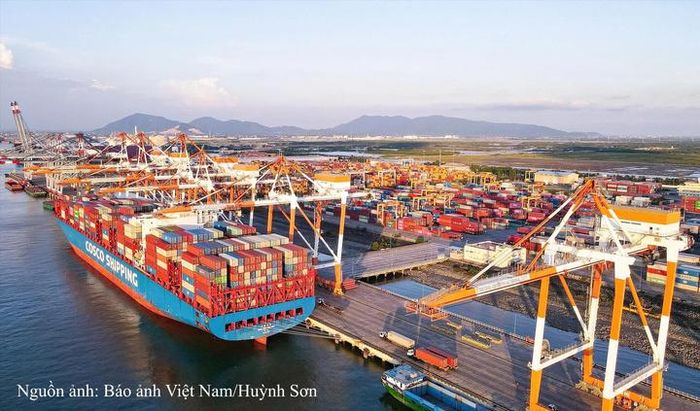 Hệ thống cảng nước sâu tại khu vực phía Đông là một trong những lợi thế cốt lõi để TP. Hồ Chí Minh phát triển các khu công nghiệp gắn với kinh tế biển và logistics.