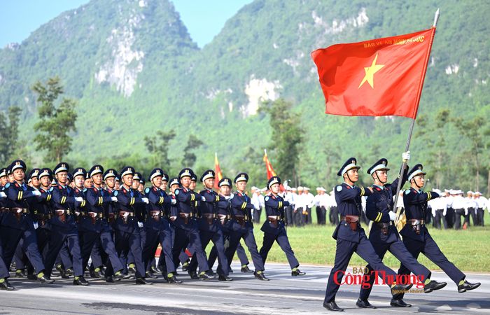 Bản lĩnh và tầm nhìn chiến lược của Đảng được thể hiện rõ nhất ở khả năng lựa chọn đúng hướng đi, nắm chắc thời cơ, kiên định mục tiêu chiến lược.