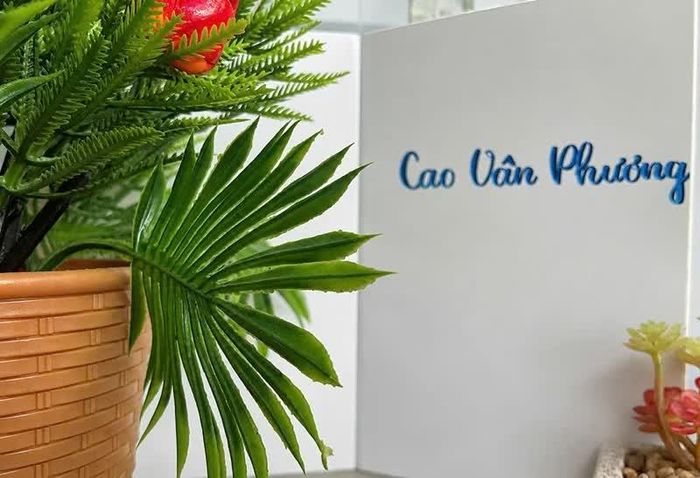 Cái tên được ta in thật đẹp trên những vật dụng dùng hằng ngày, hay viết nắn nót ngay đầu trang nhật ký, tựa như một lời biết ơn cha mẹ đã trăn trở, gửi gắm vào đó bao yêu thương cùng ước mong đẹp đẽ cho cuộc đời con.