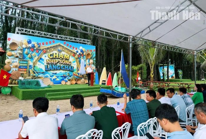 UBND xã Hoằng Tiến khai mạc chuỗi hoạt động “Chạm nhịp sống làng chài” và “Không gian văn hóa - phố đi bộ - chợ đêm Hải Tiến”.