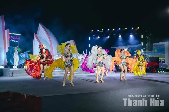 Trong những ngày còn lại của kỳ nghỉ lễ dịp Quốc khánh 2/9, trên địa bàn tỉnh sẽ tiếp tục diễn ra một số hoạt động phục vụ người dân và du khách như: Festival diều Sầm Sơn; đêm nhạc tại cầu cảng Hải Tiến “Chill bên biển”; thí điểm tour du lịch nội tỉnh xuất phát từ biển Sầm Sơn; không gian trải nghiệm ngư nghiệp trên bờ “Chạm nhịp sống làng chài”; “Một phiên chợ - Ngàn hương vị biển”...