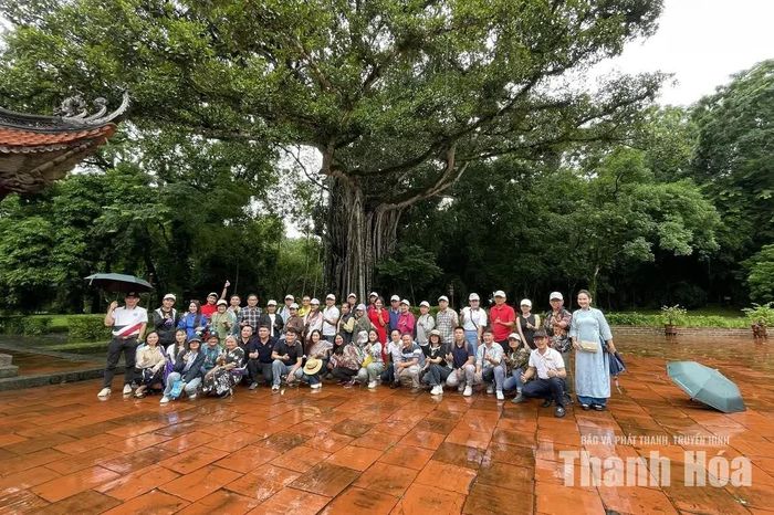 Tại Di tích Quốc gia đặc biệt Lam Kinh, do ảnh hưởng của thời tiết, lượng khách đến tham quan, dâng hương còn hạn chế trong những ngày đầu của kỳ nghỉ.