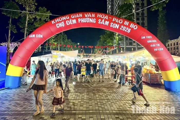 Không gian với đa dạng các hoạt động vui chơi, mua sắm, thưởng thức ẩm thực và trải nghiệm về đêm, thu hút sự quan tâm của Nhân dân và du khách.
