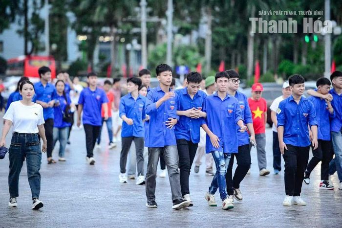 Sinh viên Trường Đại học Hồng Đức tham gia chương trình “Cùng Việt Nam tiến bước” năm 2026.