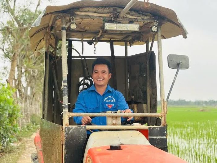 Để đáp ứng yêu cầu đặt ra trong quá trình sản xuất nông nghiệp quy mô lớn, gia đình anh Thông mạnh dạn đầu tư máy móc, đẩy mạnh ứng dụng cơ giới hóa.