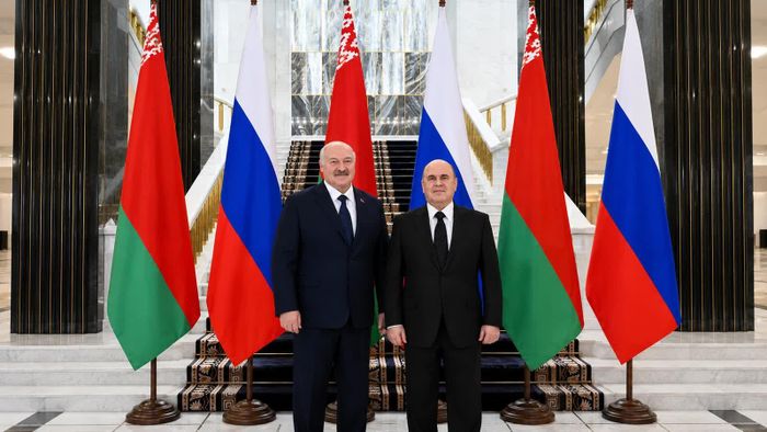 Tổng thống Belarus Lukashenko và Thủ tướng Nga Mikhail Mishustin. Ảnh: News.by.