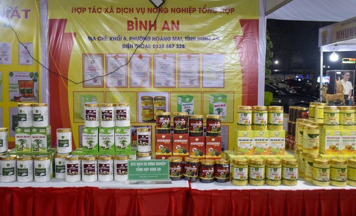 Các sản phẩm OCOP được giới thiệu đến người tiêu dùng Nghệ An trong dịp lễ Quốc khánh. Ảnh: PT