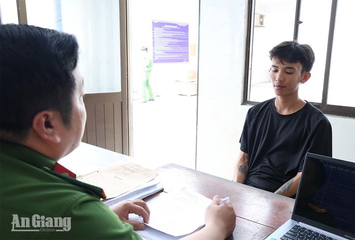 Đối tượng Huỳnh Nhật Hào khai nhận tại Cơ quan Công an.