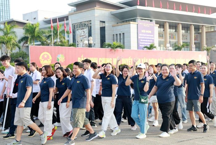  Cán bộ, phóng viên Báo và Phát thanh, Truyền hình Bắc Ninh hưởng ứng chương trình. 