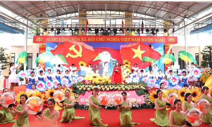 Văn nghệ chào mừng sự kiện.
