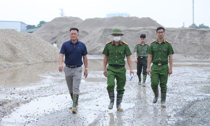  Lực lượng công an kiểm tra tại Công ty trách nhiệm hữu hạn sản xuất thương mại và đầu tư Bắc Ninh. 