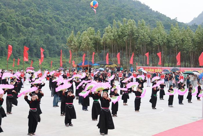 Màn đồng diễn chào mừng Đại hội.