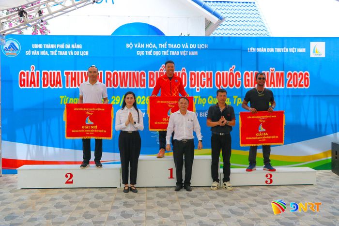 Đà Nẵng (bục số 1) xuất sắc giành giải Nhất toàn đoàn. Ảnh: THÀNH DANH