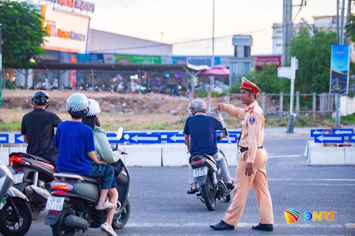 Lực lượng Cảnh sát giao thông tăng cường bảo đảm an toàn giao thông dịp lễ. Ảnh: LÂM - NGÂN