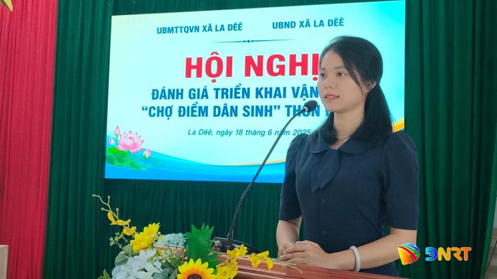 Chị Huỳnh Thị Ngọc Trang hỗ trợ tổ chức các hoạt động, phong trào tại xã La Dêê. Ảnh: Nhân vật cung cấp
