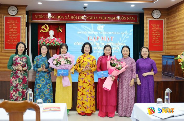 Hội LHPN thành phố tiên phong cử hai cán bộ nữ tăng cường cho cơ sở trong đợt đầu tiên. Ảnh: ĐÔNG HẢI