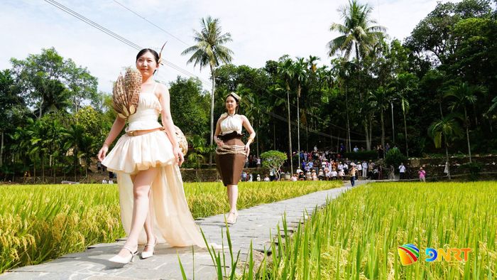Một thiết kế trẻ trung, không kém phần duyên dáng của sinh viên Đại học Duy Tân Đà Nẵng. Ảnh: DIỄM LỆ