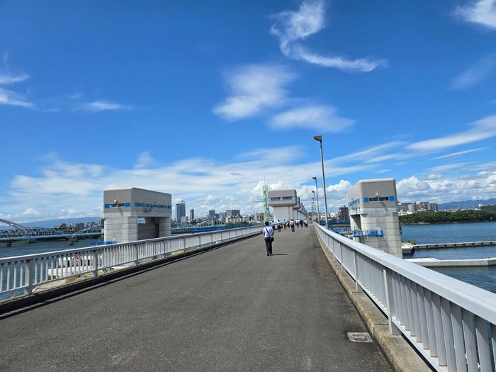 Hệ thống đập, công trình điều tiết trên sông Yodo tại Osaka được đoàn công tác khảo sát, học tập kinh nghiệm. Ảnh: ĐOÀN CÔNG TÁC