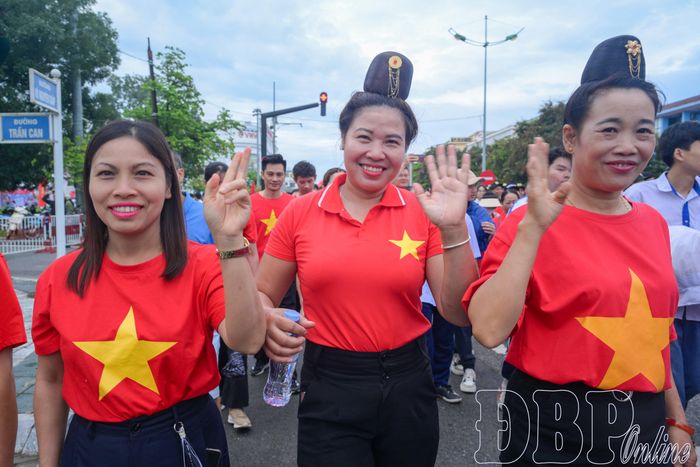 Các lực lượng tham gia hào hứng hưởng ứng chương trình.