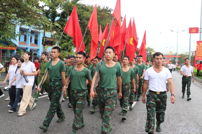 Hoạt động có sự hưởng ứng của đông đảo người dân cùng các lực lượng vũ trang trên địa bàn tỉnh.